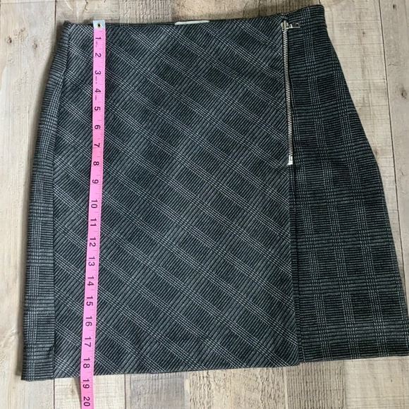 Loft Grey White Plaid Knit Faux Wrap Short Skirt SZ 4P - Picture 10 of 10